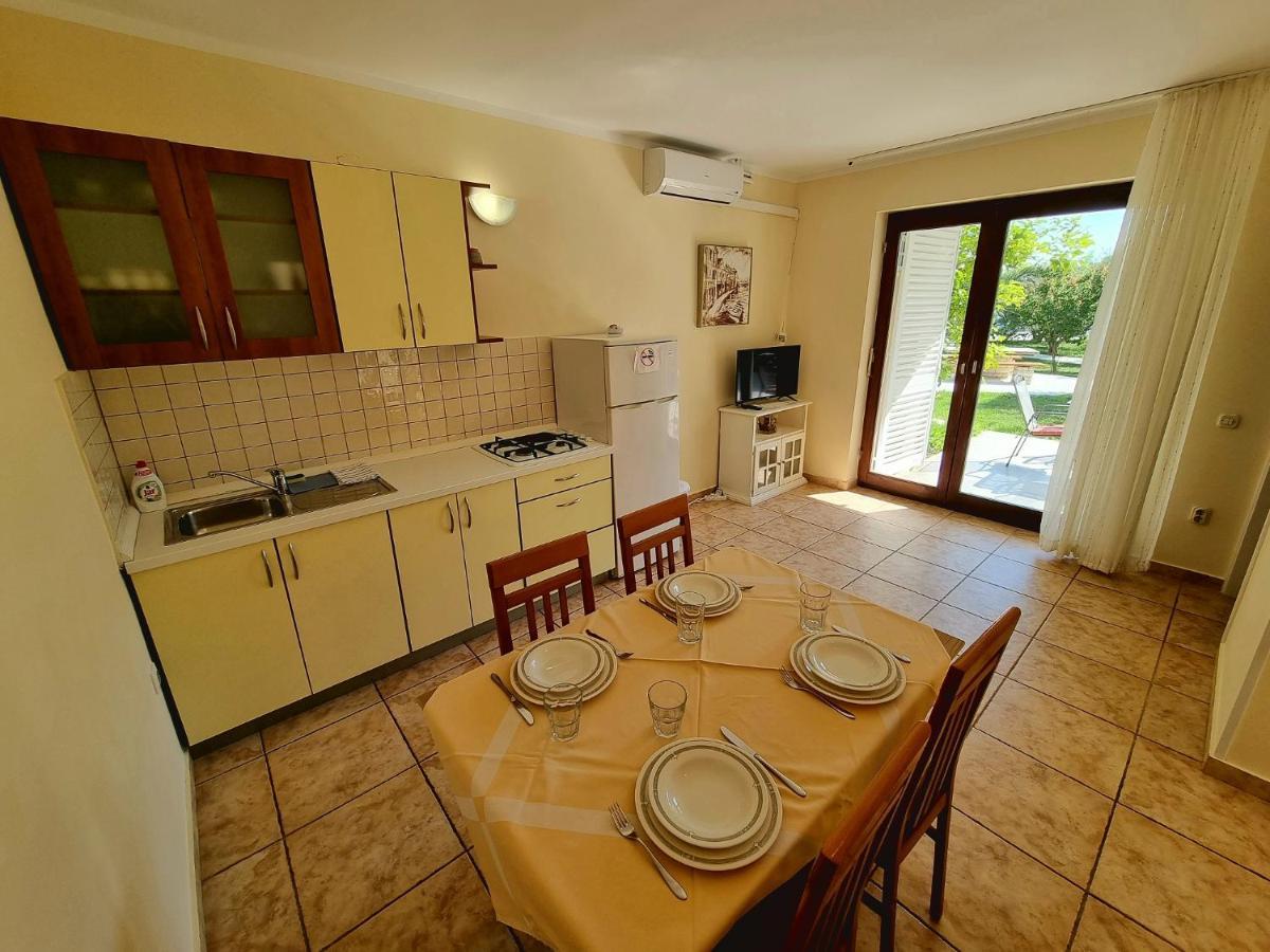 Apartments Ostrea - Ana Новалья Экстерьер фото